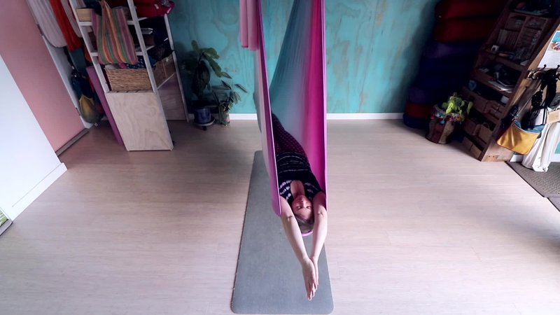 aerial-spinal-floating-relaxation.jpg